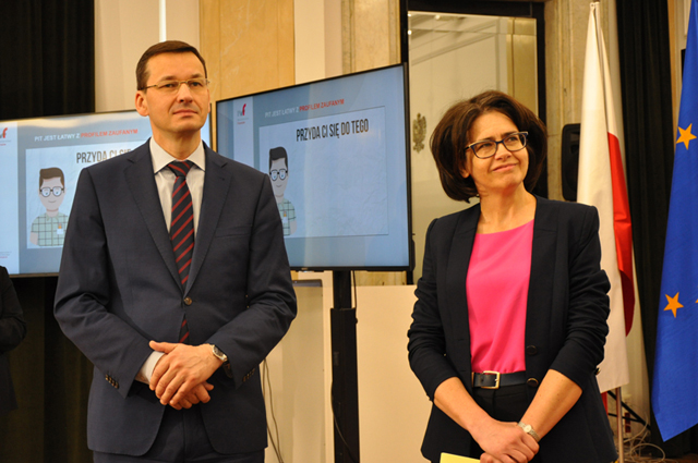 Wicepremier Mateusz Morawiecki i Minister Anna Streżyńska podczas konferencji prasowej dotyczącej rozliczenia podatkowego za 2016 r. 