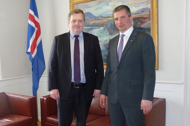 Premier Islandii Sigmundur Davíð Gunnlaugsson i minister Mateusz Szczurek