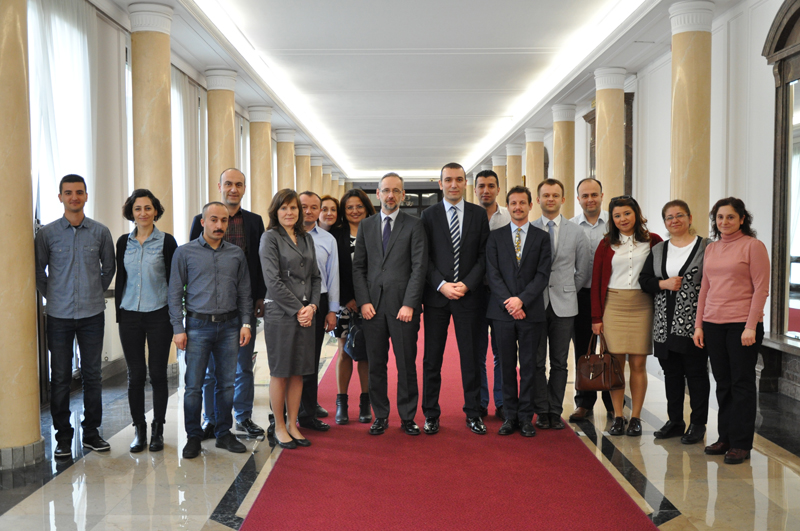 Zdjęcie grupowe delegacji tureckiej z Dyrektorem Generalny MF oraz kierownictwem Departamentu Rachunkowości. 