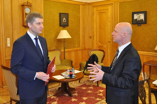 Minister finansów Paweł Szałamacha wraz z nowym podsekretarzem stanu w MF Pawłem Nowakiem 