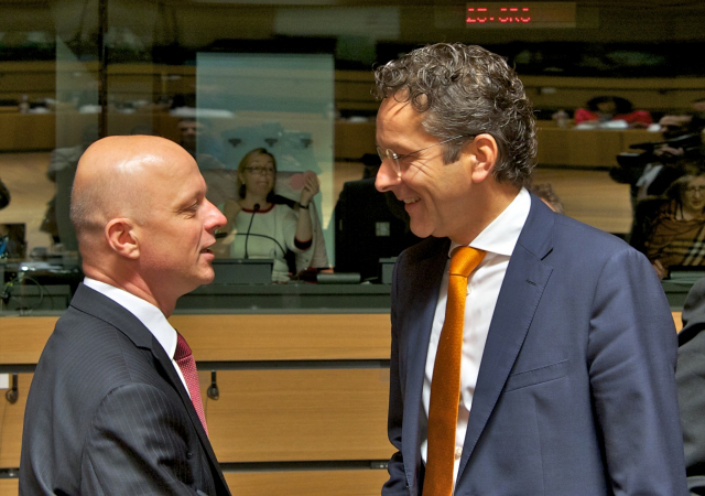 Minister Paweł Szałamacha podczas spotkania rozmawia z Jeroen Dijsselbloem – ministrem finansów Holandii