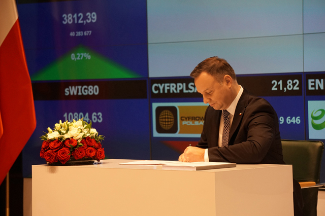 Prezydent Andrzej Duda podpisuje ustawę o Pracowniczych Planach Kapitałowych