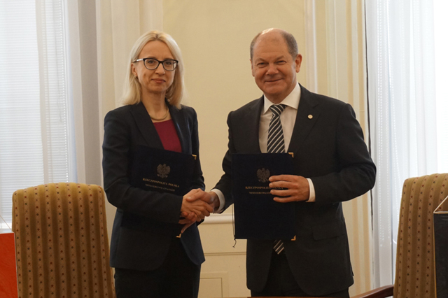 Minister finansów prof. Teresa Czerwińska po podpisaniu deklaracji z ministrem finansów Niemiec, Olafem Scholzem.