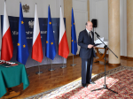 Wicepremier Jacek Rostowski w trakcie uroczystości wręczenia odznak „Za Zasługi dla Finansów Publicznych Rzeczypospolitej Polskiej