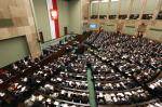 Posłowie podczas obrad nad ustawą budżetową na rok 2014. Widok na salę sejmową.