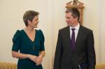 Na zdjęciu minister finansów Mateusz Szczurek z wicepremier, ministrem gospodarki i spraw wewnętrznych Margrethe Vestager
