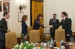 Na zdjęciu minister finansów Mateusz Szczurek podczas powitania duńskiej delegacji