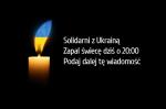 Grafika przedstawia płomień świecy oraz napis: Solidarni z Ukrainą. Zapal świecę dziś o 20:00. Podaj dalej tę wiadomość.