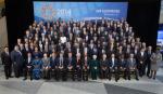 Wspólne zdjęcie uczestników wiosennej sesji MFW i Banku Światowego w Waszyngtonie. Wśród zgromadzonych minister finansów Mateusz Szczurek.