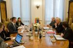 Zdjęcie przedstawia uczestników spotkania ministra finansów z komisarzem UE ds. rynku wewnętrznego i usług