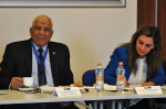 Przedstawiciele delegacji Egiptu siedzą przy stole podczas wizyty studyjnej w Ministerstwie Finansów