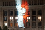 Iluminacja świetlna na fasadzie budynku MF